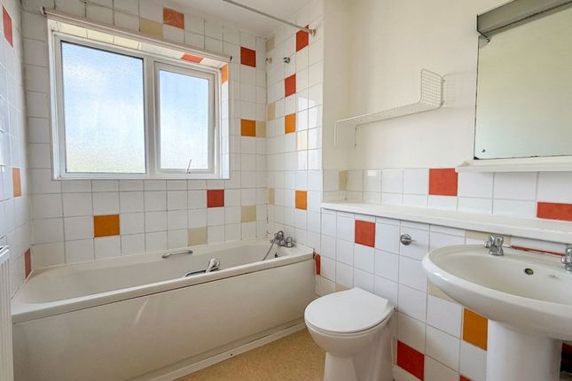 15 Beverley Place, Milton Keynes photo 4