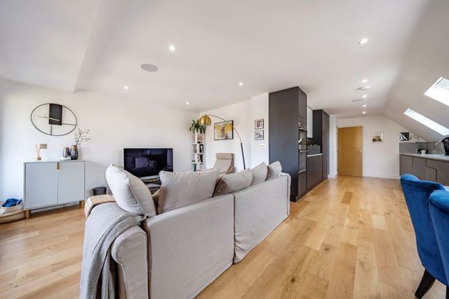 9 Oakridge Mansions, 158 Foxley Lane, Purley photo 3