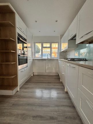 Room 1, 9, Liphook Close, London photo 5