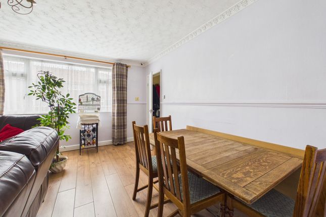 1 Walton Crescent, Nottingham photo 4