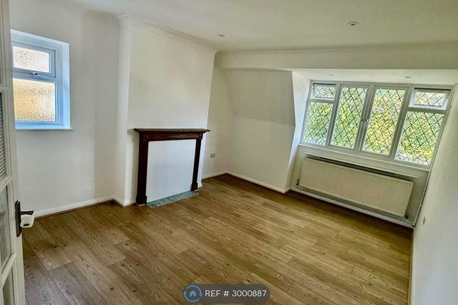Burchell Court, Catsey Lane, Bushey photo 2