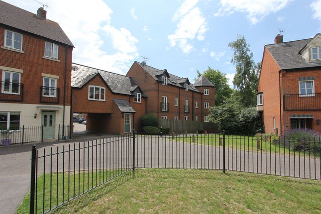 Thumbnail Flat for sale in Chapel Close, Wantage