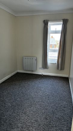Flat 4, 62 Bargates, Christchurch photo 5