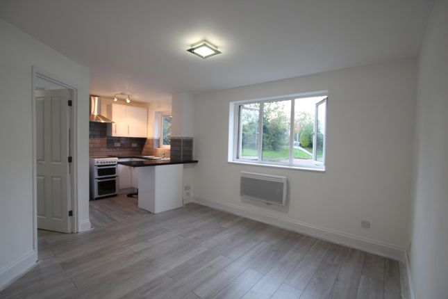 74, Parrotts Field, Hoddesdon photo 3