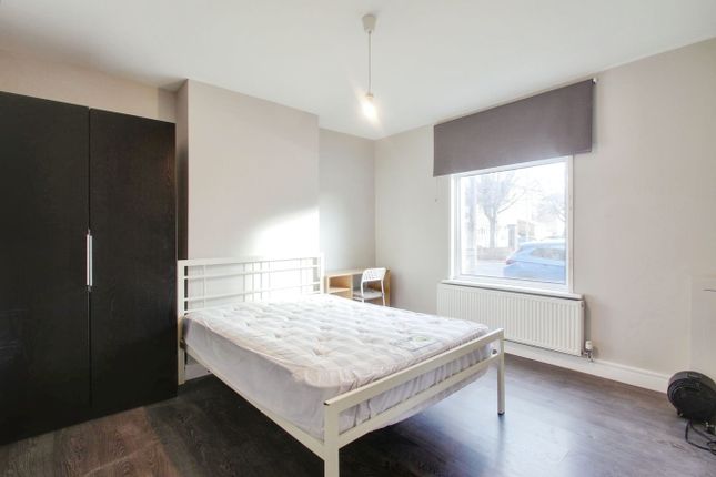 5, Wellington Road, Uxbridge photo 4