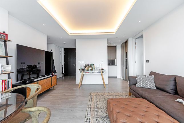 Flat for sale in Carrara Tower, Bollinder Place, London