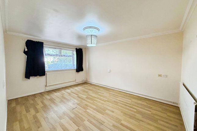 155, Verity Way, Stevenage photo 3