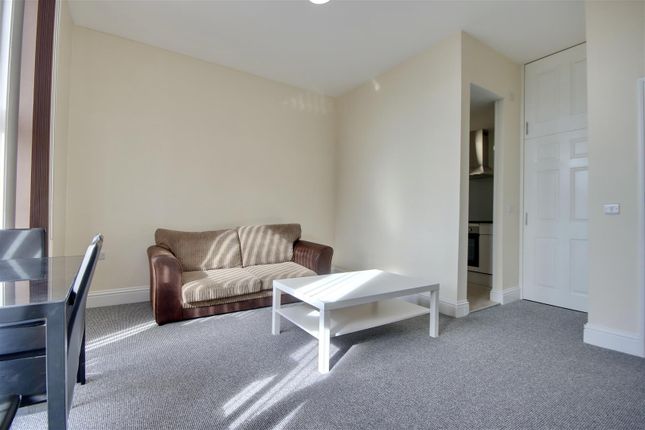 100A Sandringham Apartments, Osborne Road, Southsea photo 4