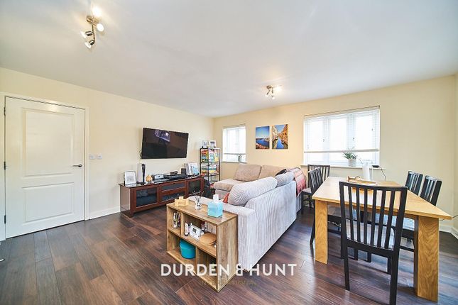 Flat for sale in Whitchurch Road, Romford