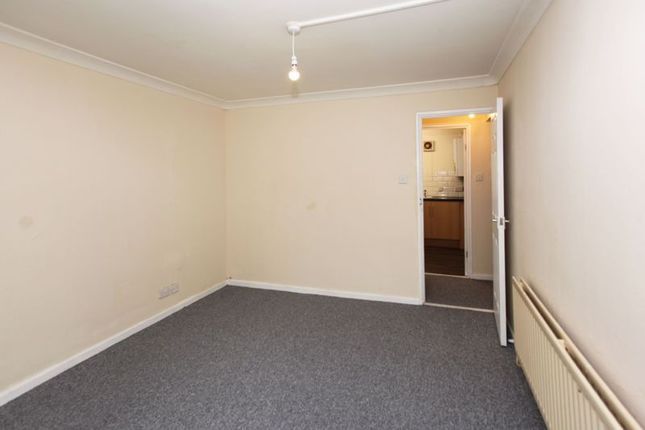 Flat for sale in Burford, Brookside, Telford