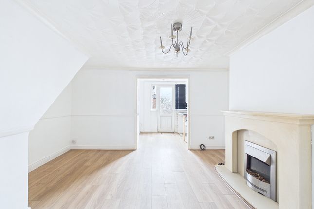 327, Clipsley Lane, Haydock photo 3