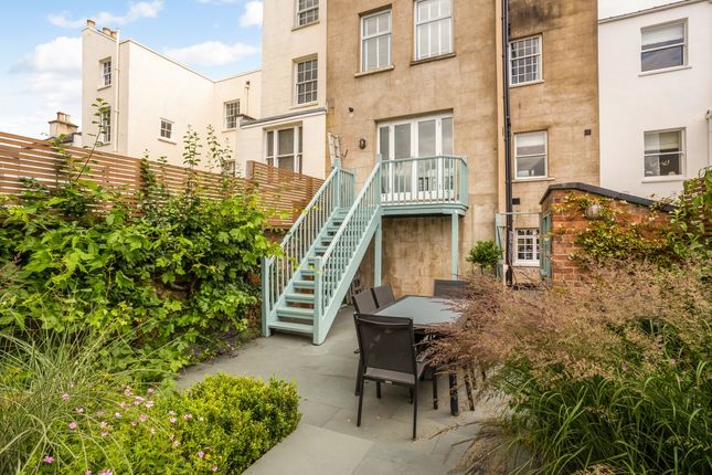 Town house to rent in Lansdown Parade, Cheltenham
