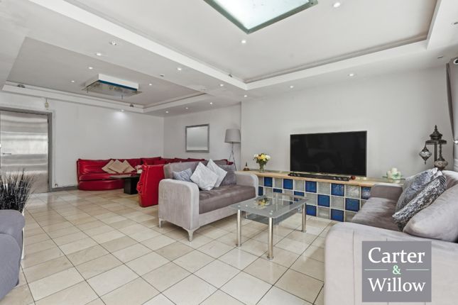 18, Haydon Road, Dagenham photo 3