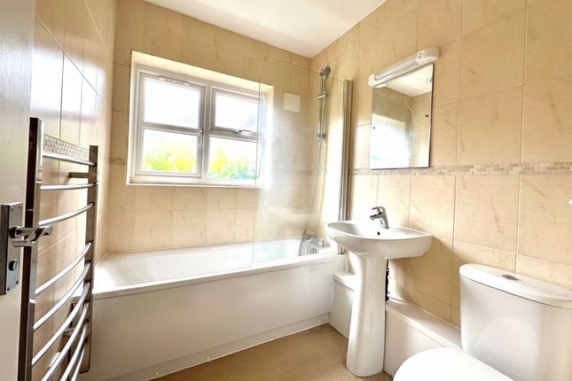 Flat for sale in Woodfield Close, Ashtead