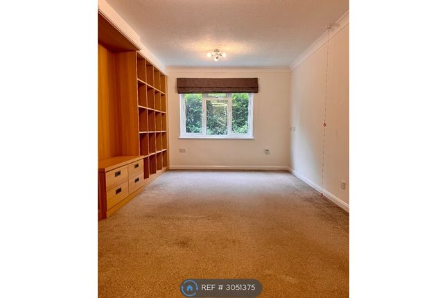Flat, Green Bank Lodge Forest Close, Chislehurst photo 4