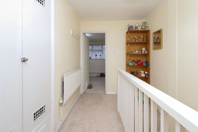 18, The Glebe, West Drayton photo 2