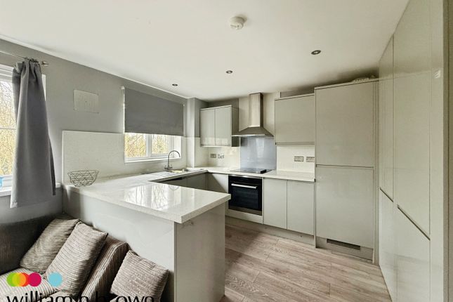 Flat 25 Trefoil House, Crest Avenue, Essex photo 4