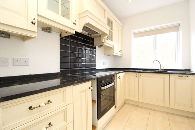 Maisonette to rent in St. James's Road, Brentwood