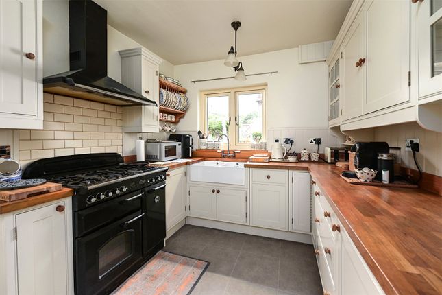 Woodside Cottage,, Grenadier Road, Guildford photo 5