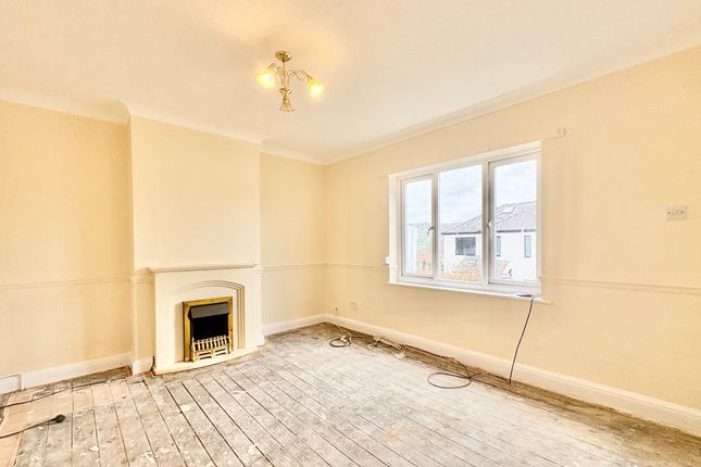 5, Darley House Estate, Hackney photo 2