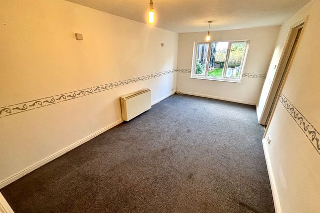 53 Waterside Close, Barking photo 2