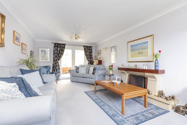 44, Badgers Way, Sturminster Newton photo 2
