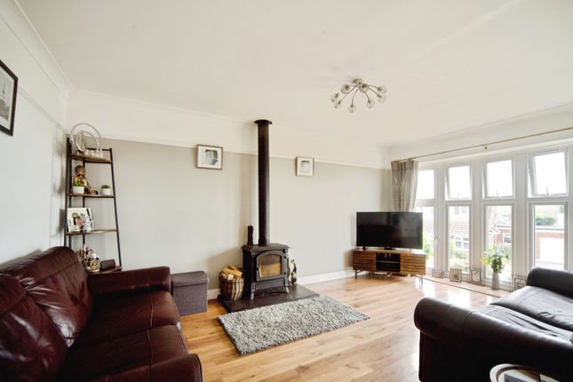 1, Whitehall Close, Waltham Abbey photo 3