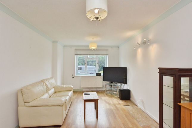 6, Chalfont Close, Milton Keynes photo 3