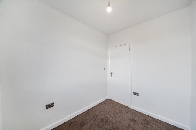 Maisonette to rent in Elmcroft Close, Feltham