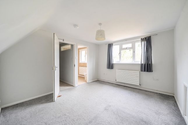 17, Fox Lane, Hampshire photo 4