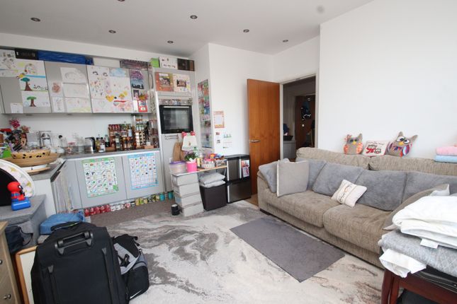 Flat for sale in Knoll Rise, Orpington
