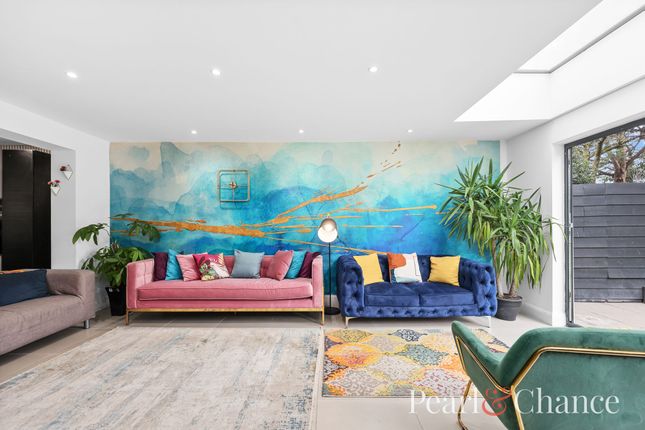 Flat for sale in The Vale, London