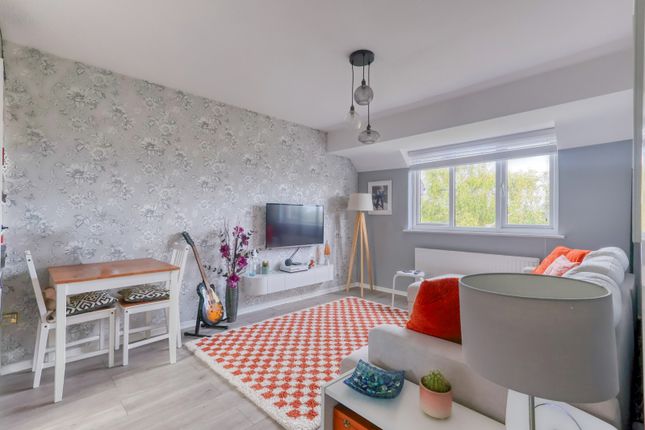 21, Windrush Court, Buckinghamshire photo 2