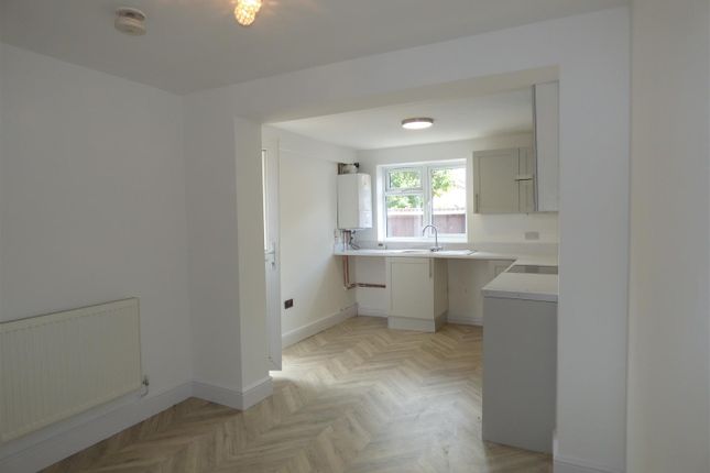 69, Lynden Avenue, Nottingham photo 3