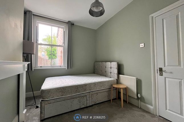 Thumbnail Room to rent in Crownfield Road, London