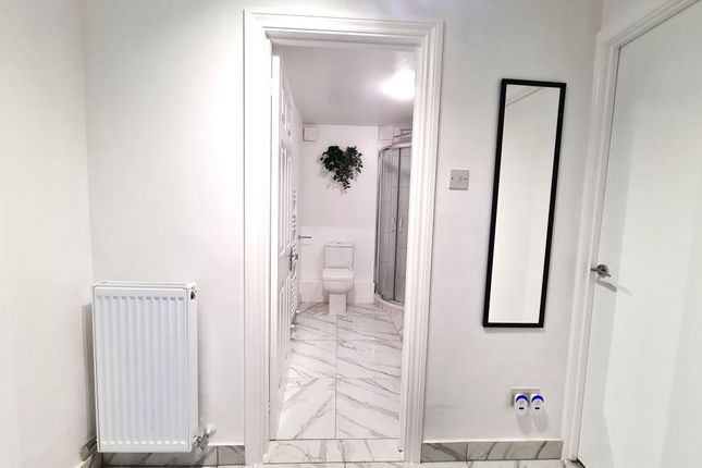412C, West Green Road, London photo 4