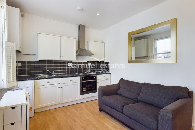 Flat to rent in Balham High Road, Balham