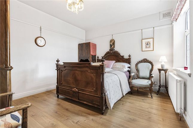 Flat for sale in Woodstock Close, Oxford, Oxfordshire