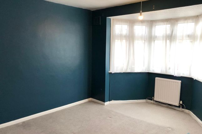 17 Abbotts Close, Romford photo 5