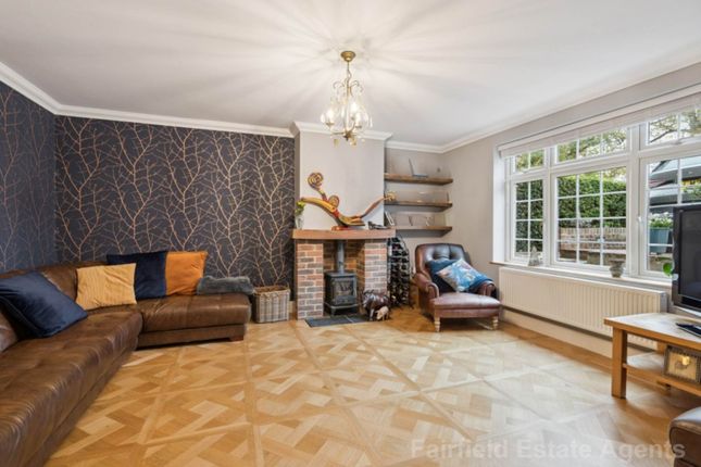 2 Huntercrombe Gardens, Watford photo 3