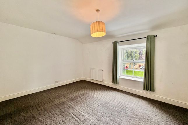 212, Burnley photo 5