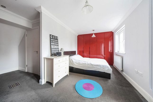 9, Bayswater Close, London photo 5