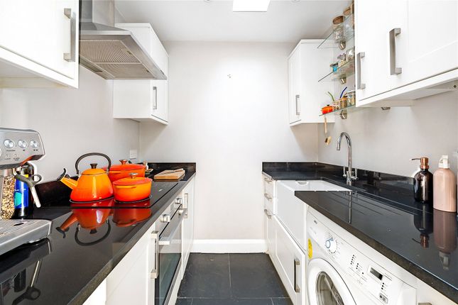 Flat for sale in New Kings Road, Parsons Green, Fulham, London