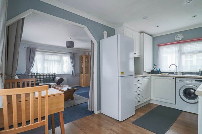 15, Manor Park, Weston-super-Mare photo 4