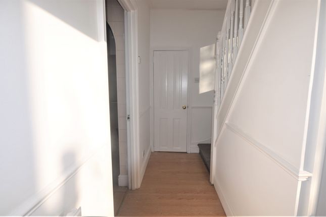 6, Heaton Avenue, Romford photo 4
