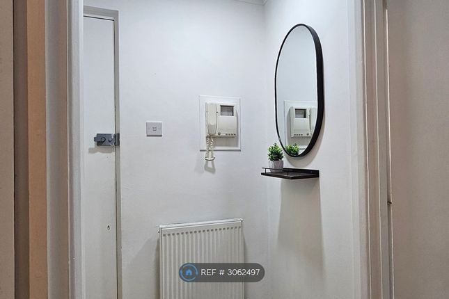 Flat, Mayfield Court Egmont Road, Sutton photo 4