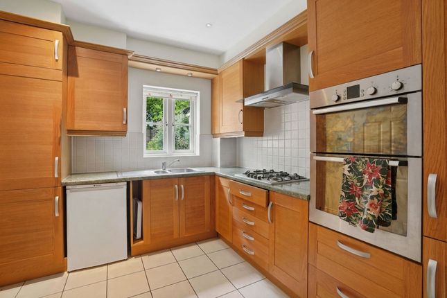 8 Charter Place Church Green, Witney photo 4