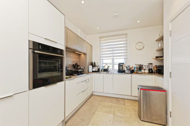 9, Fairbrass Way, Kent photo 4