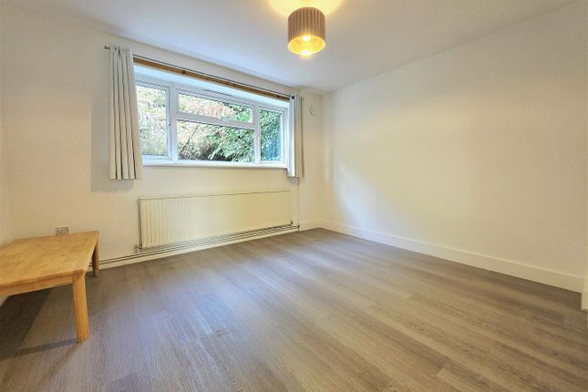 100, Hazelmere Walk, Northolt photo 3