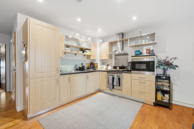 Flat 7, Strata Court, Walton-on-Thames photo 3